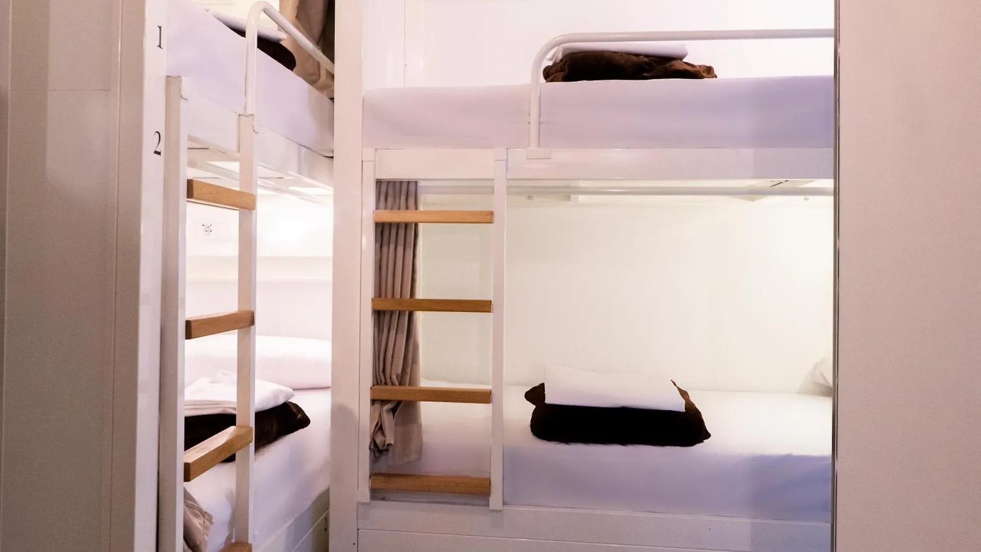 Black Swan Hostel Granada