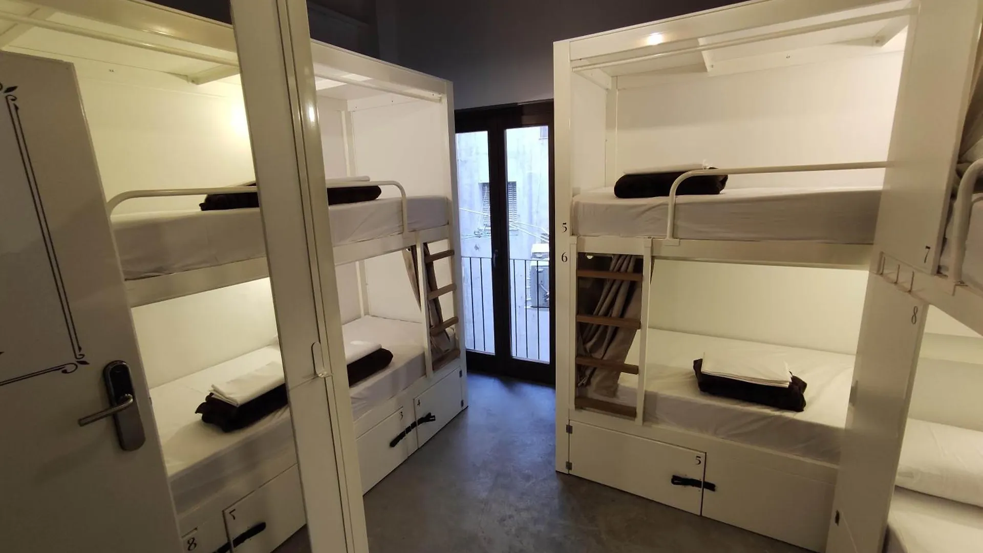 Black Swan Hostel Granada